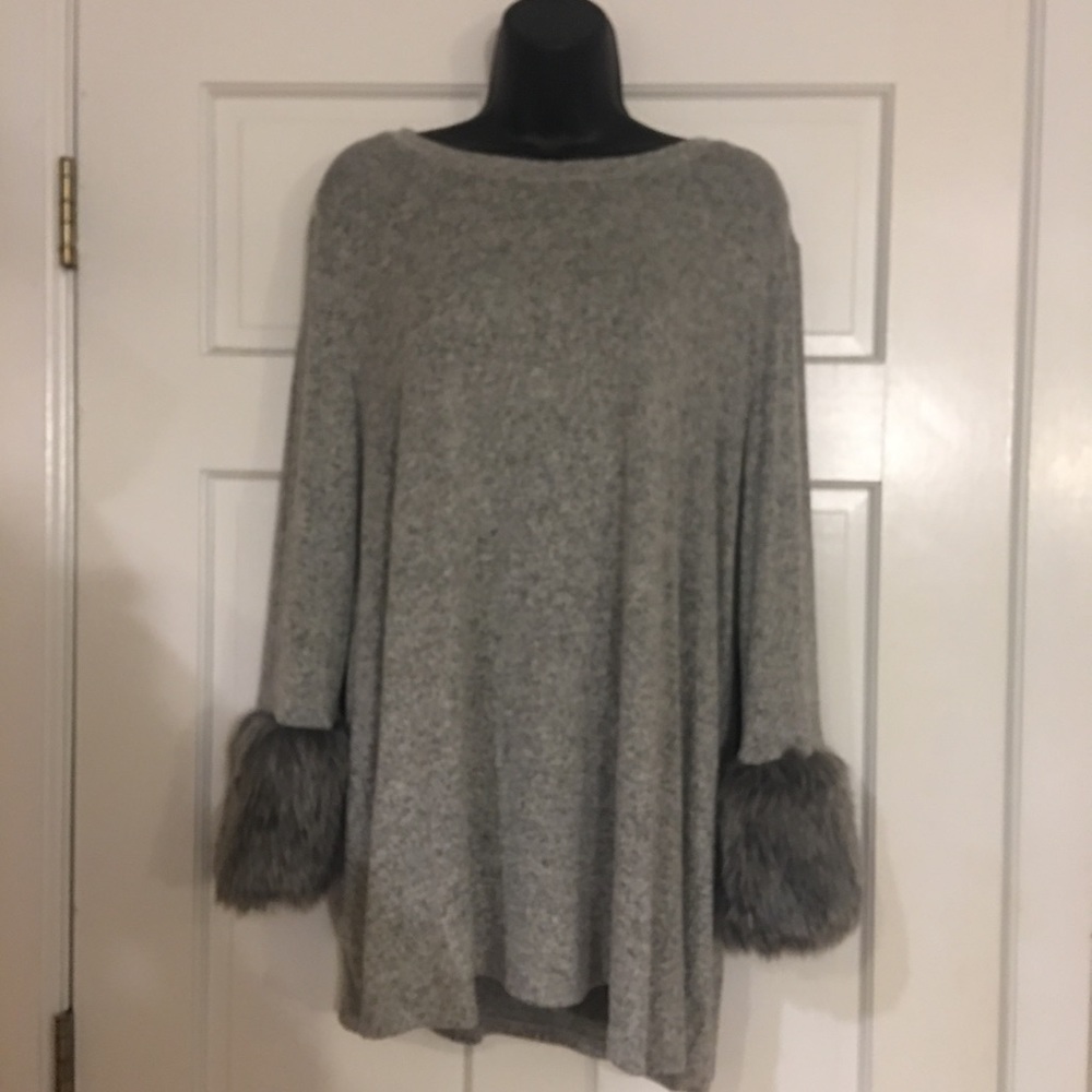 Lane Br͏y͏an͏t Grey tunic sweater NEW